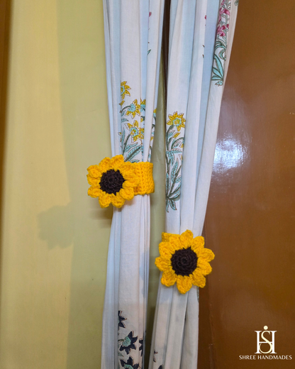 Curtain Holder