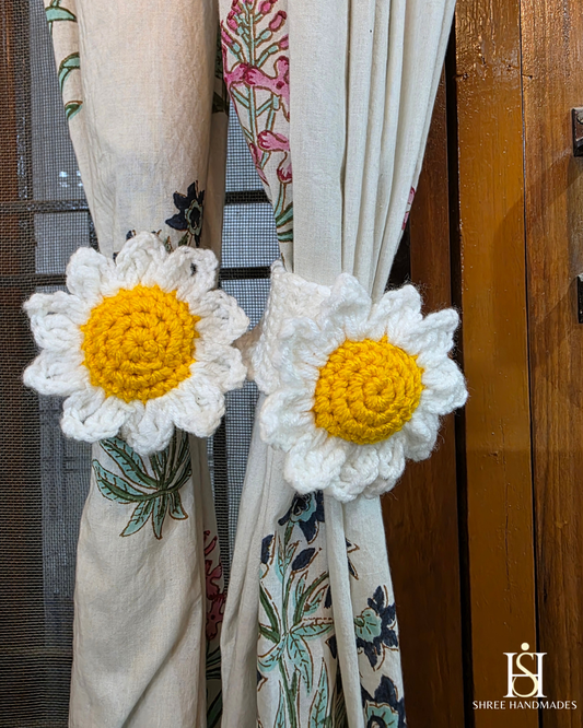 Curtain Holder